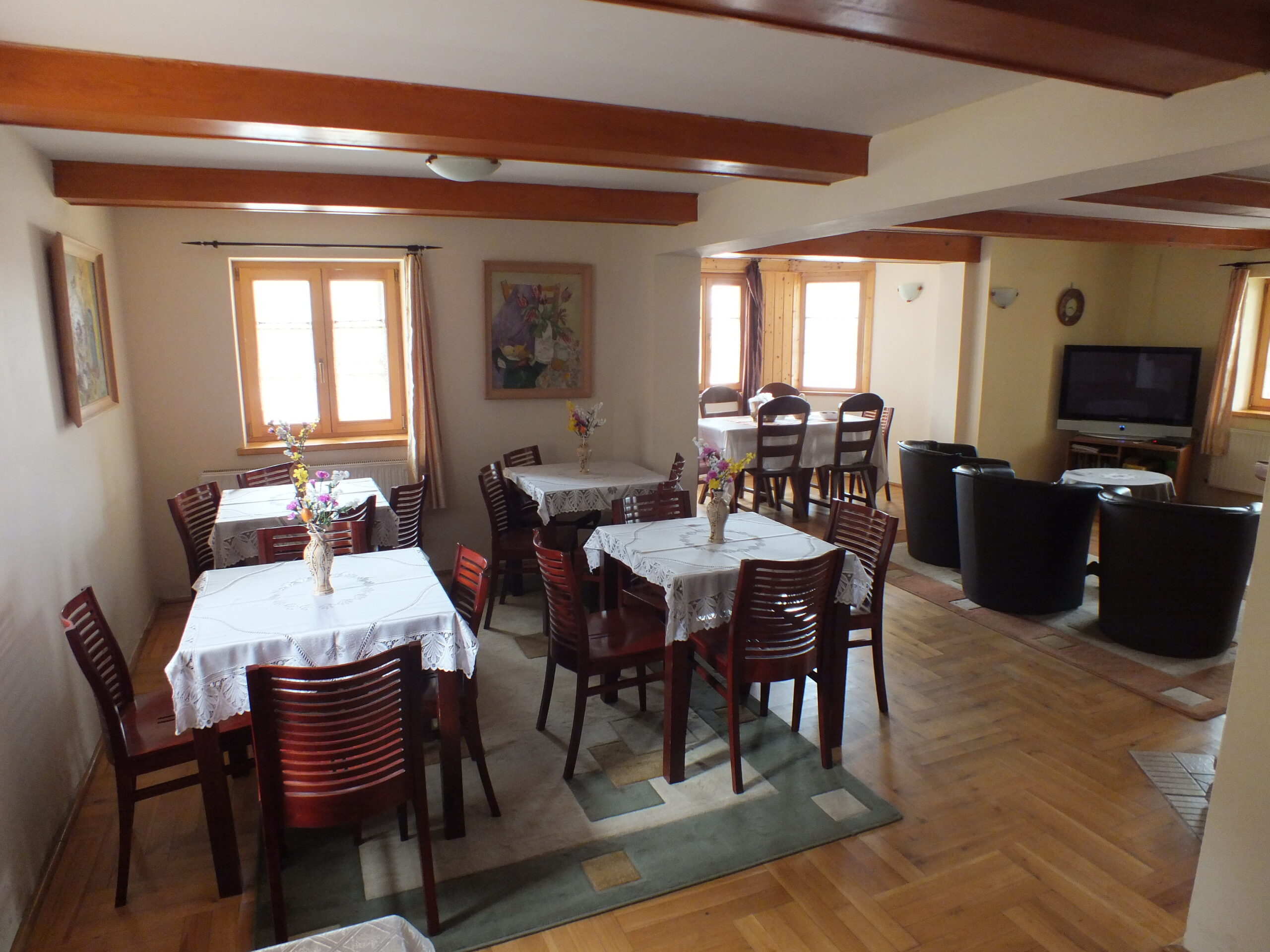 Klubokawiarnia, duży salon w Naszym Domku, miejsce na relaks i wypoczynek