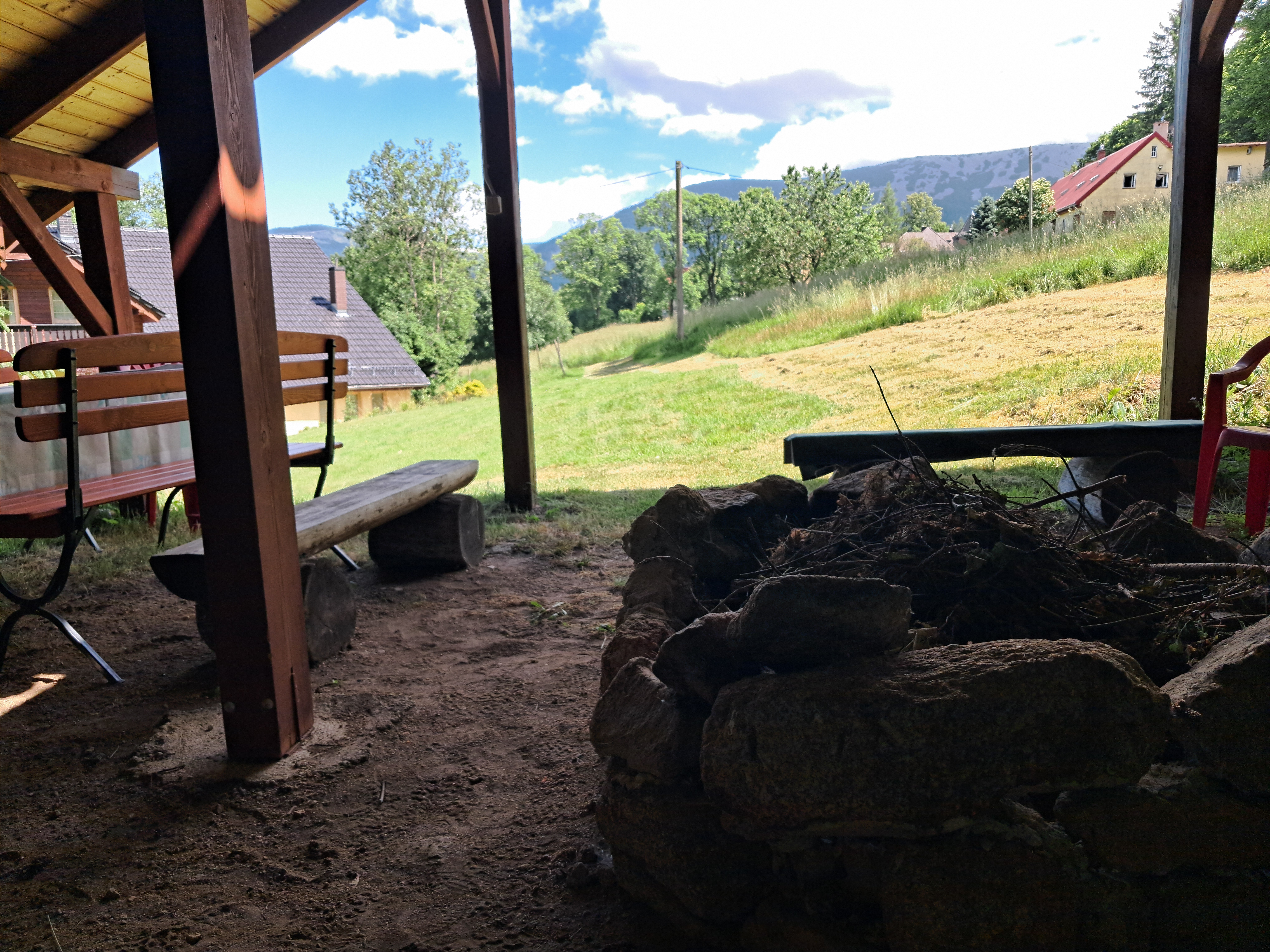 Ognisko z widokiem na Karkonosze w Karpaczu